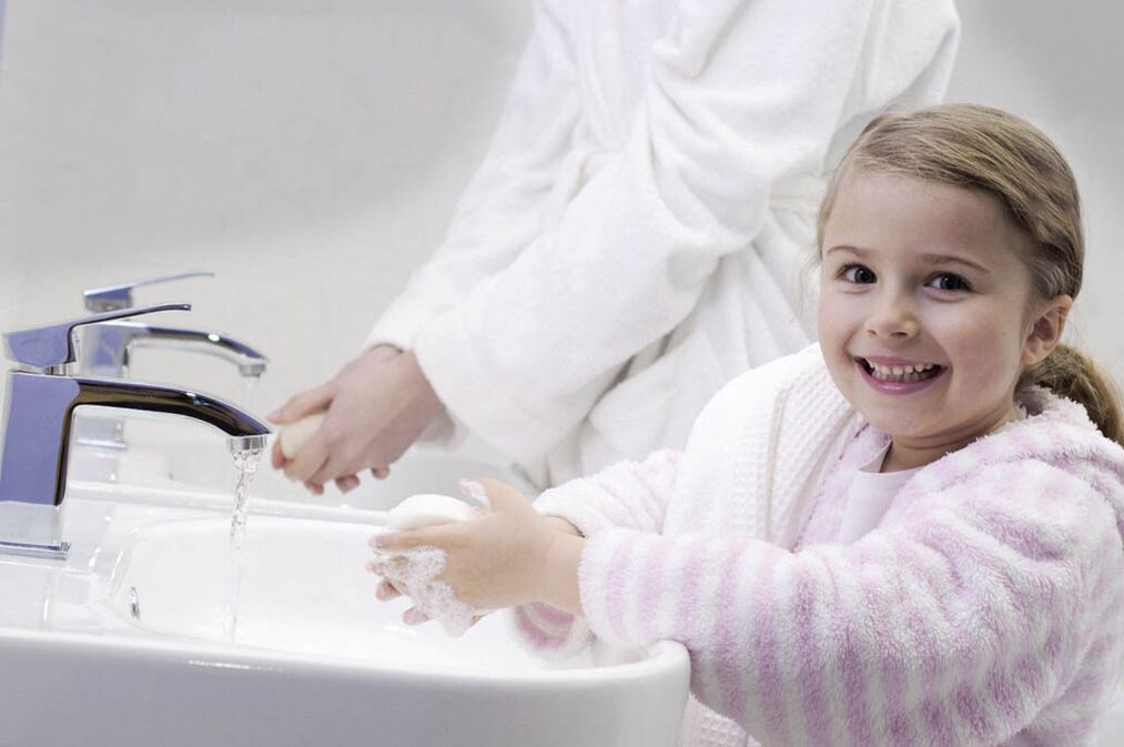 washing hands to prevent worm infection