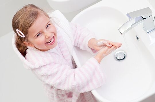 Wash your hands to avoid infections caused by worms